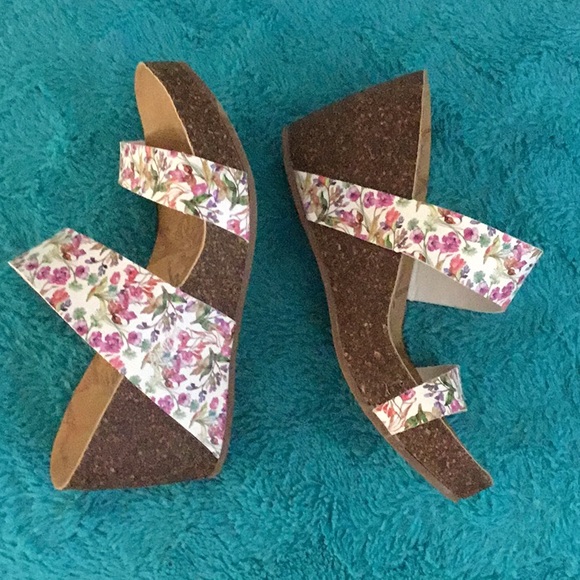 Blowfish sandal 👡 - Picture 2 of 3